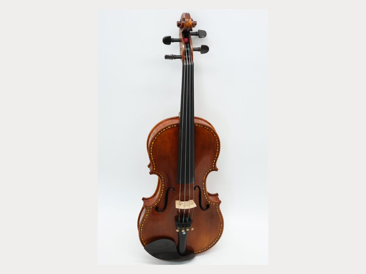 Concert violin with inlaid purfling